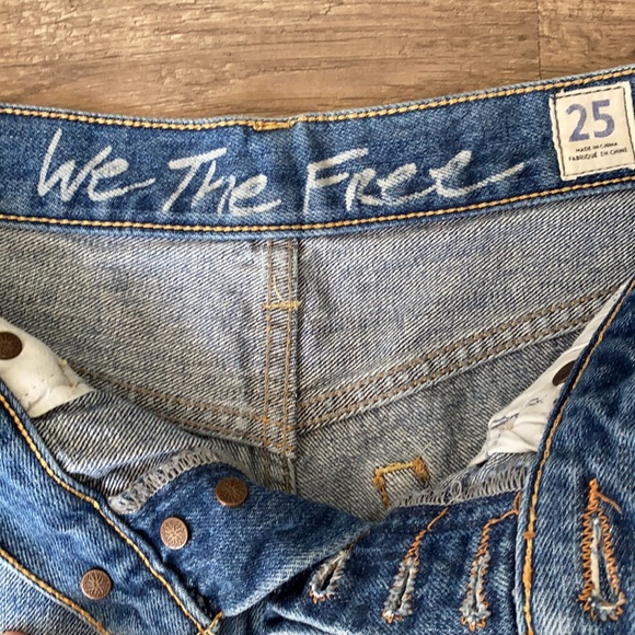 We the free jean shorts size 25 - Picture 6 of 7